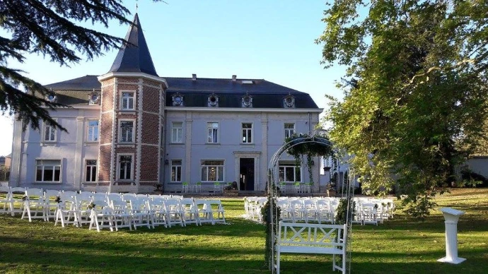 taxi pour vos mariages et soirées du coté de Jodoigne, Beauvechain et Incourt. Taxi de nuit et de jour partout dans le Brabant Wallon