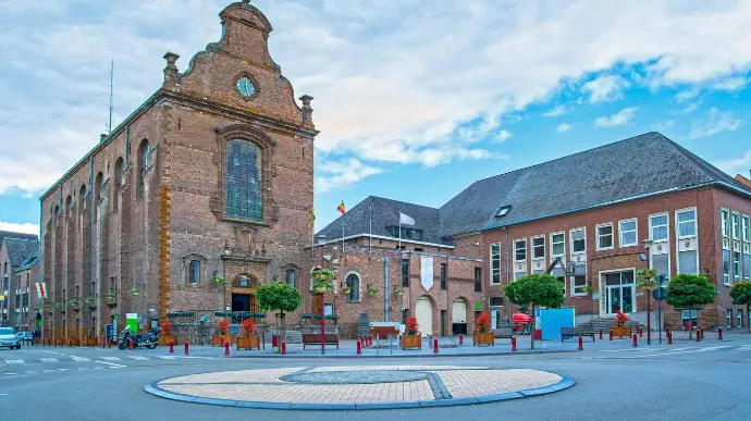 Taxi Wavre 🚖 Service Taxi-G premium et écologique partout à Wavre. Trajets vers Walibi Belgium, Aventure Parc, le zoning Nord, la gare de Wavre et le centre-ville.